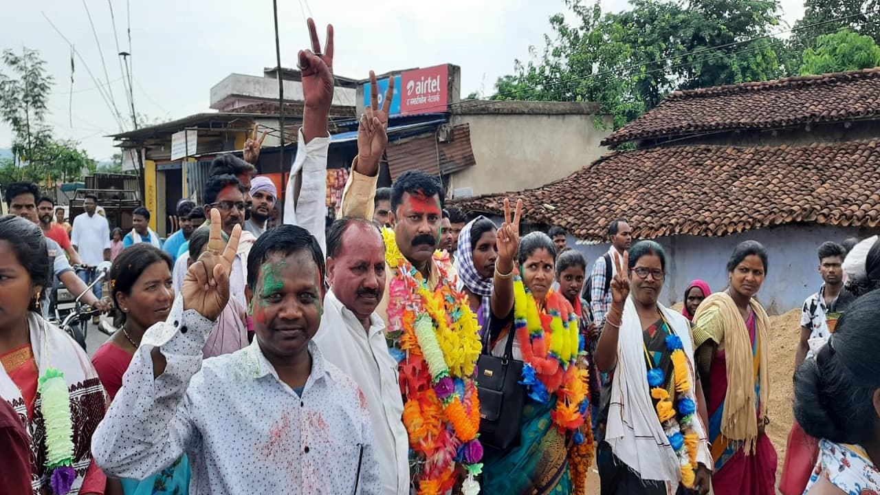 Jharkhand News: झारखंड में महुआडांड़ की प्रमुख निर्वाचित हुईं कंचन कुजूर, अभय मिंज 
बने उपप्रमुख