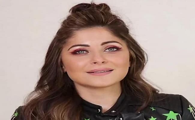 Corona : कनिका कपूर की हरकत से कानपुर में लोगों के उड़े होश, अपार्टमेंटों में लॉक डाउन