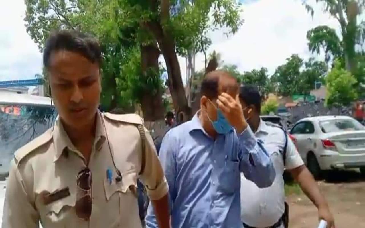West Bengal News: पश्चिम बर्दवान के कांकसा में फर्जी CID समेत दो गिरफ्तार, 3 तीनों के पुलिस रिमांड पर