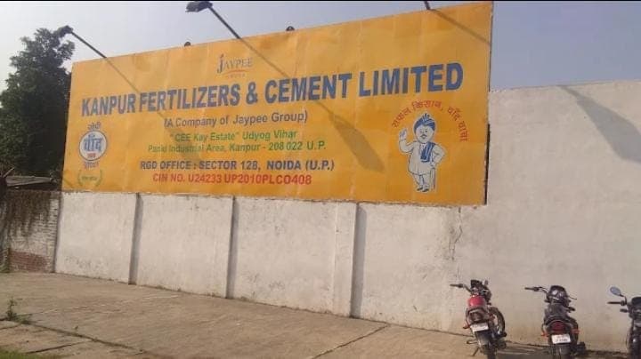 कानपुर में प्रदूषण फैलाने पर फर्टिलाइजर कंपनी को नोटिस, बिगड़ रहा शहर का AQI