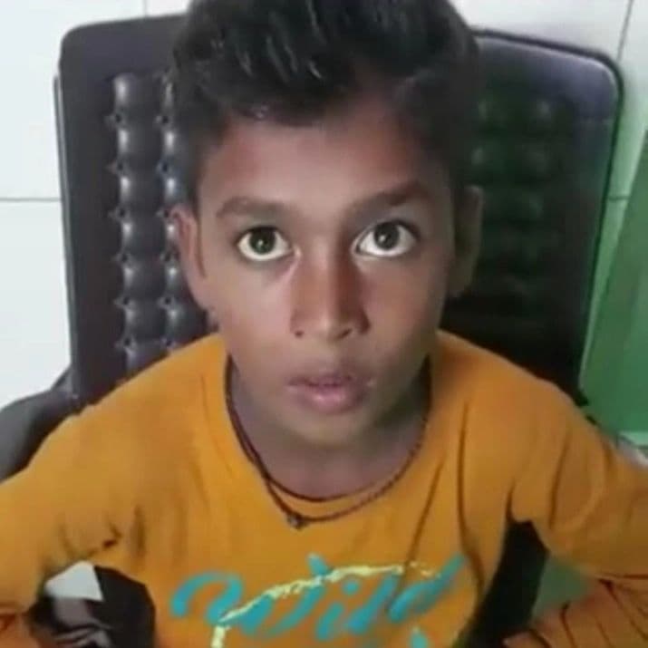 मुलायम सिंह का जबरा फैन है 12 साल का नवरत्न यादव, जाना चाहता था सैफई पहुंच गया कानपुर, परिजनों को सौंपा