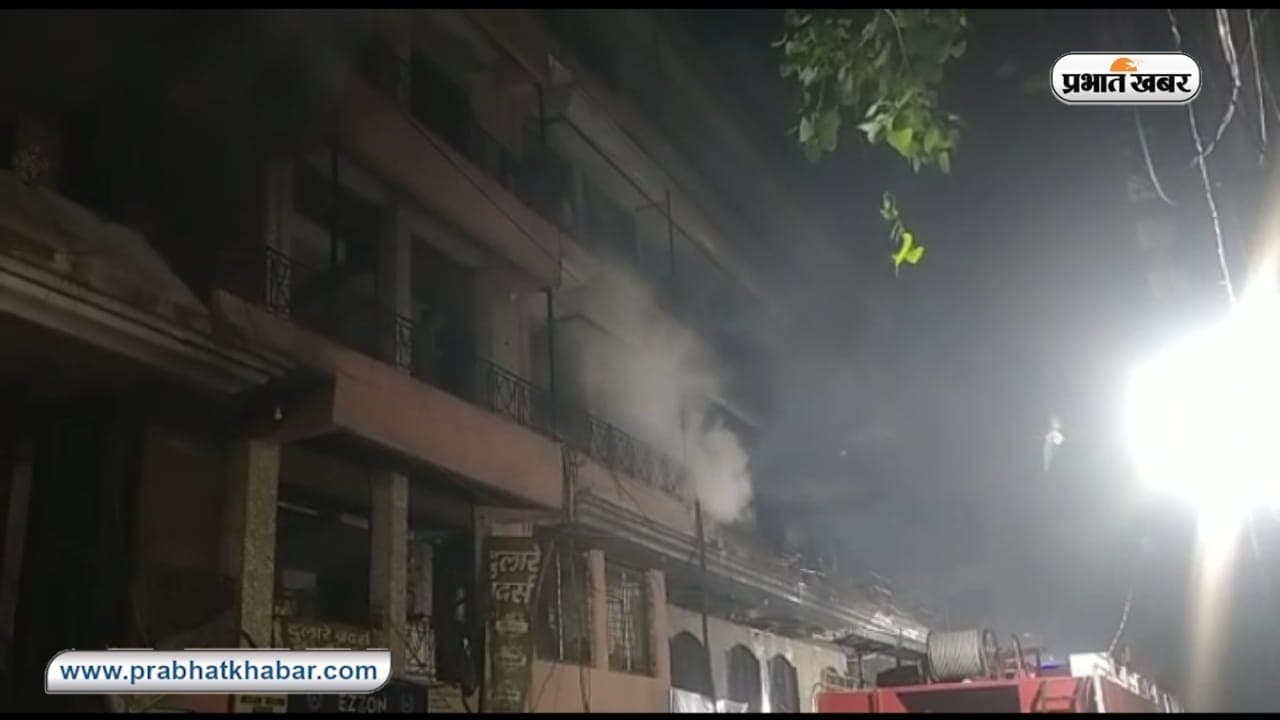 48 घंटे से धधक रहा कानपुर का कपड़ा बाजार, आग से अरबों का हुआ नुकसान, फायर ब्रिगेड, सेना रेस्क्यू में जुटी