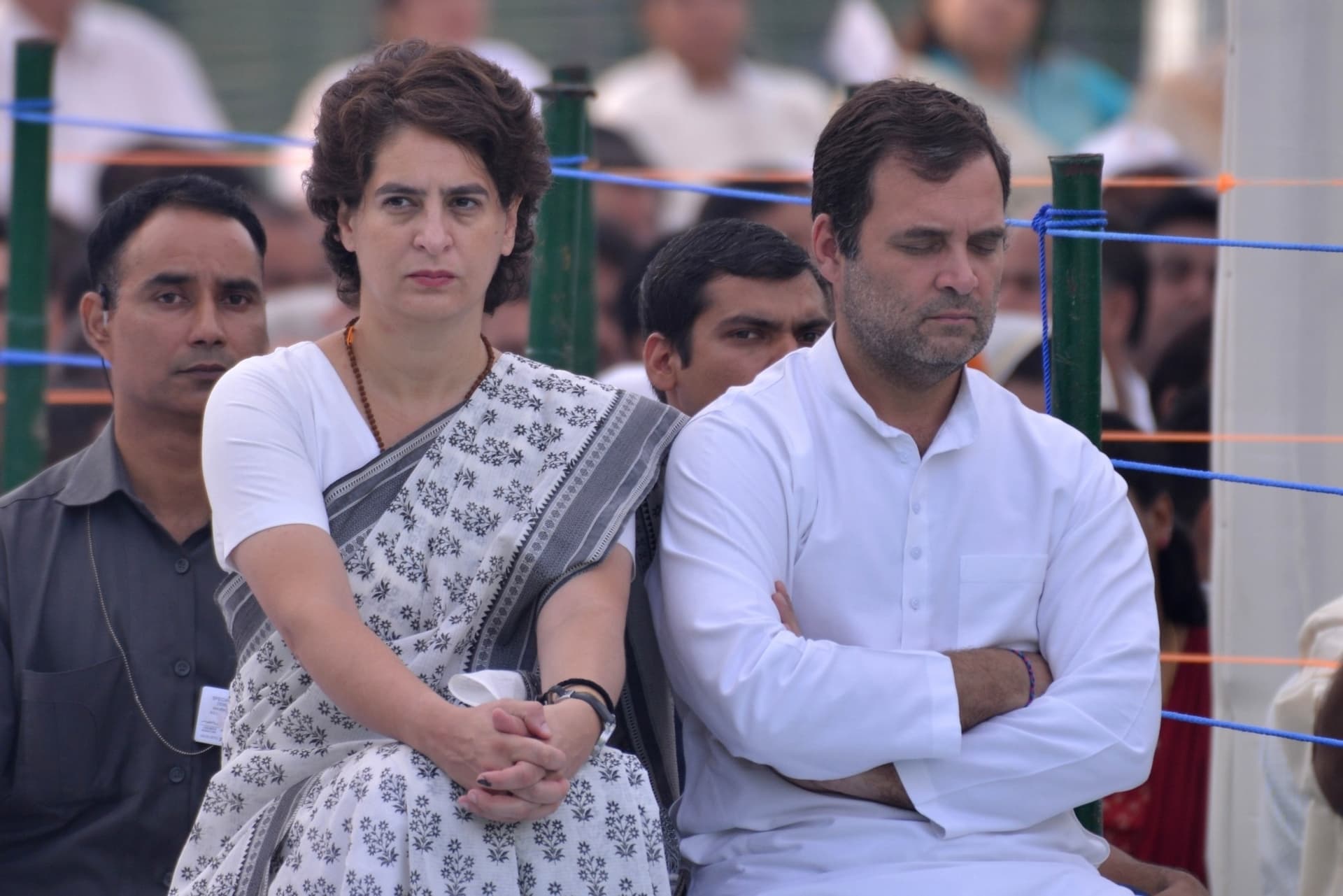 कानपुर एनकाउंटर : राहुल- प्रियंका समेत विपक्ष के नेताओं ने यूपी के कानून व्यवस्था पर उठाये सवाल