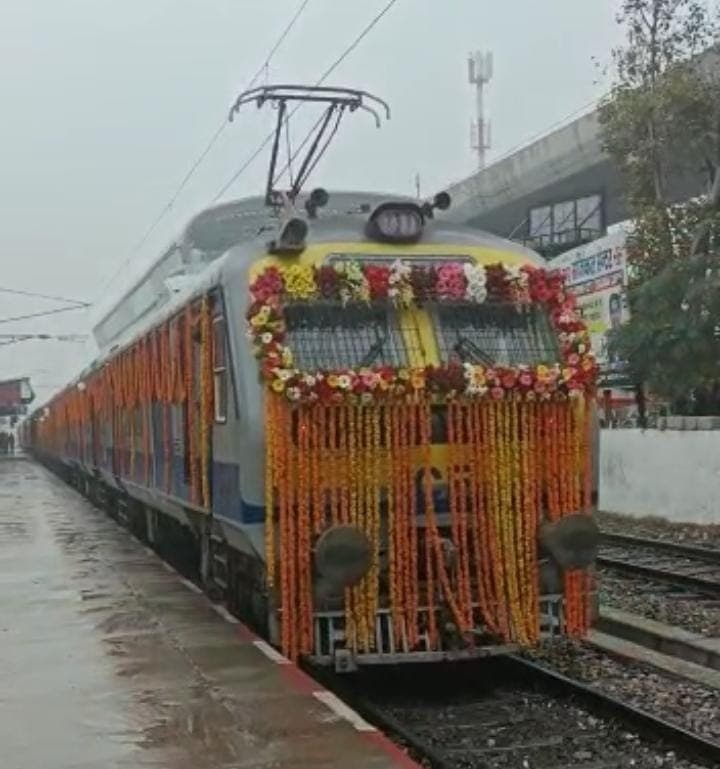 Kanpur News: 20 साल बाद बिठूर पहुंची मेमू ट्रेन तो हुआ जोरदार स्वागत, जानें क्या होंगे फायदे...