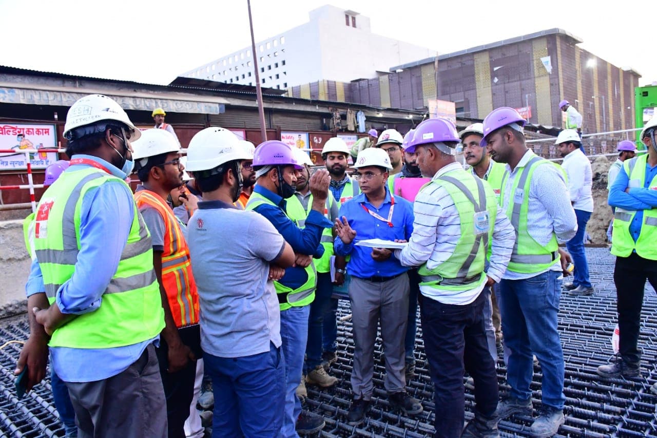 Kanpur Metro: नवीन मार्केट में अंडरग्राउंउ मेट्रो स्टेशन की छत बनना शुरू, रूफ स्लैब की ढलाई शुरू