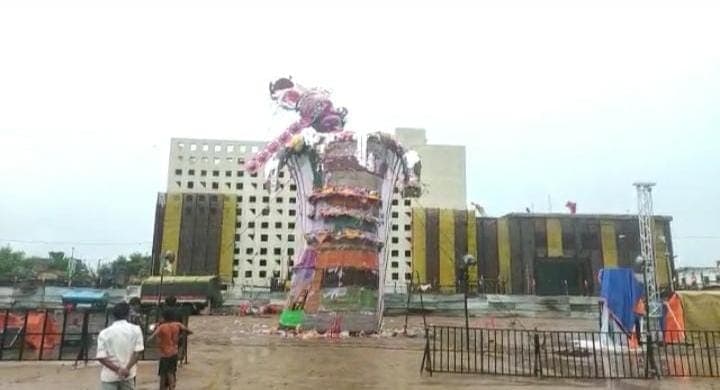 Dussehra Ravan Dahan: रावण दहन पर फ‍िरा बार‍िश का पानी, यूपी में भीगे पुतलों से आयोजक बेचैन