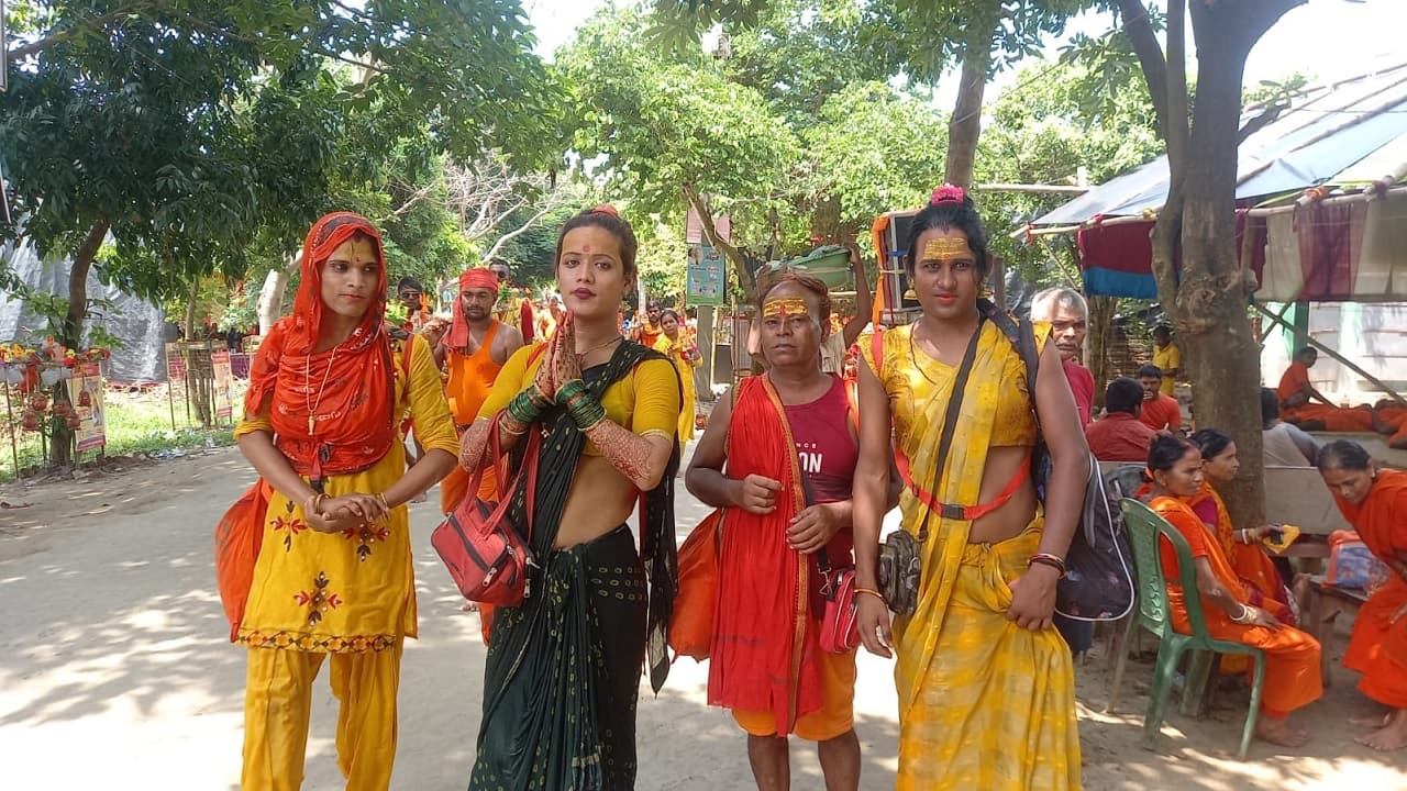 श्रावणी मेला 2022: किन्नर शिवभक्तों का जत्था निकला बाबाधाम, 10 साल से कर रहे कांवर यात्रा, जानें क्या कहा