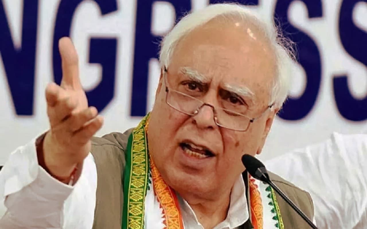 राहुल गांधी के बचाव में उतरे कपिल सिब्बल, कहा- देश या विदेश में सरकार की आलोचना करना नागरिकों का अधिकार