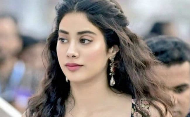 बॉलीवुड में इनसाइडर-आउटसाइडर बहस पर जाह्नवी कपूर ने दी प्रतिक्रिया, बोलीं- कड़ी मेहनत खुद को साबित करूंगी