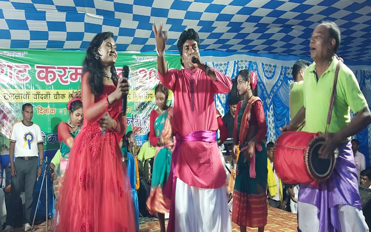 मांदर की थाप पर झूमे लोग, AJSU सुप्रीमो बोले- भाषा और संस्कृति में छिपी है हमारी पहचान, देखें Pics