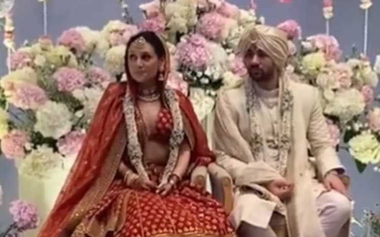 Karan Deol Drisha Acharya Wedding: करण की शादी की पहली तसवीर आई सामने, लहंगे में खूबसूरत दिखी सनी देओल की बहू