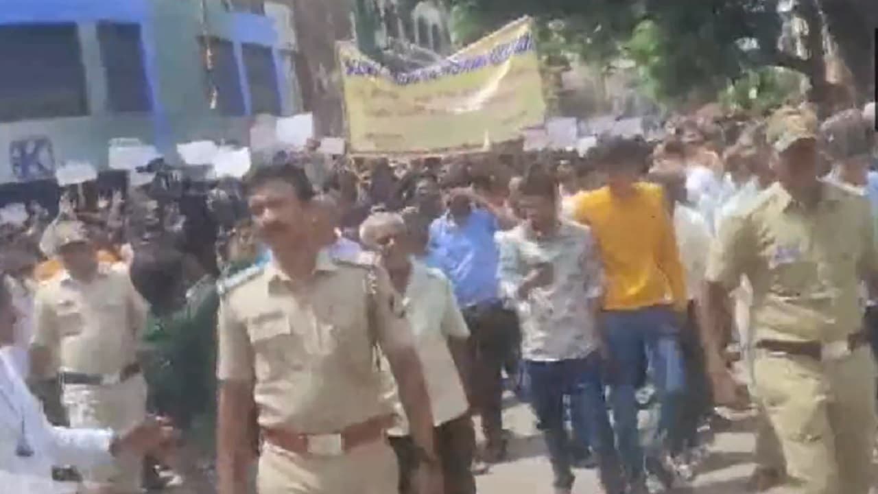 कर्नाटक में व्यापारियों, छोटे कारोबारियों ने बिजली दरों में वृद्धि के खिलाफ विरोध प्रदर्शन किया