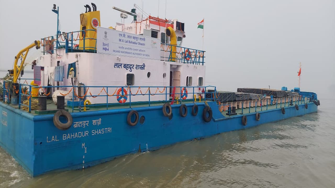 गंगा नदी में भागलपुर व पटना के बीच टूरिस्ट व कार्गो जहाजों का परिचालन 10 माह से बंद, जानें वजह