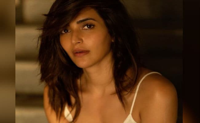 करिश्मा तन्ना Latest Photoshoot में दिखीं बेहद बोल्‍ड, इंटरनेट पर वायरल हो रहा है 'नागिन' एक्‍ट्रेस का हॉट अंदाज