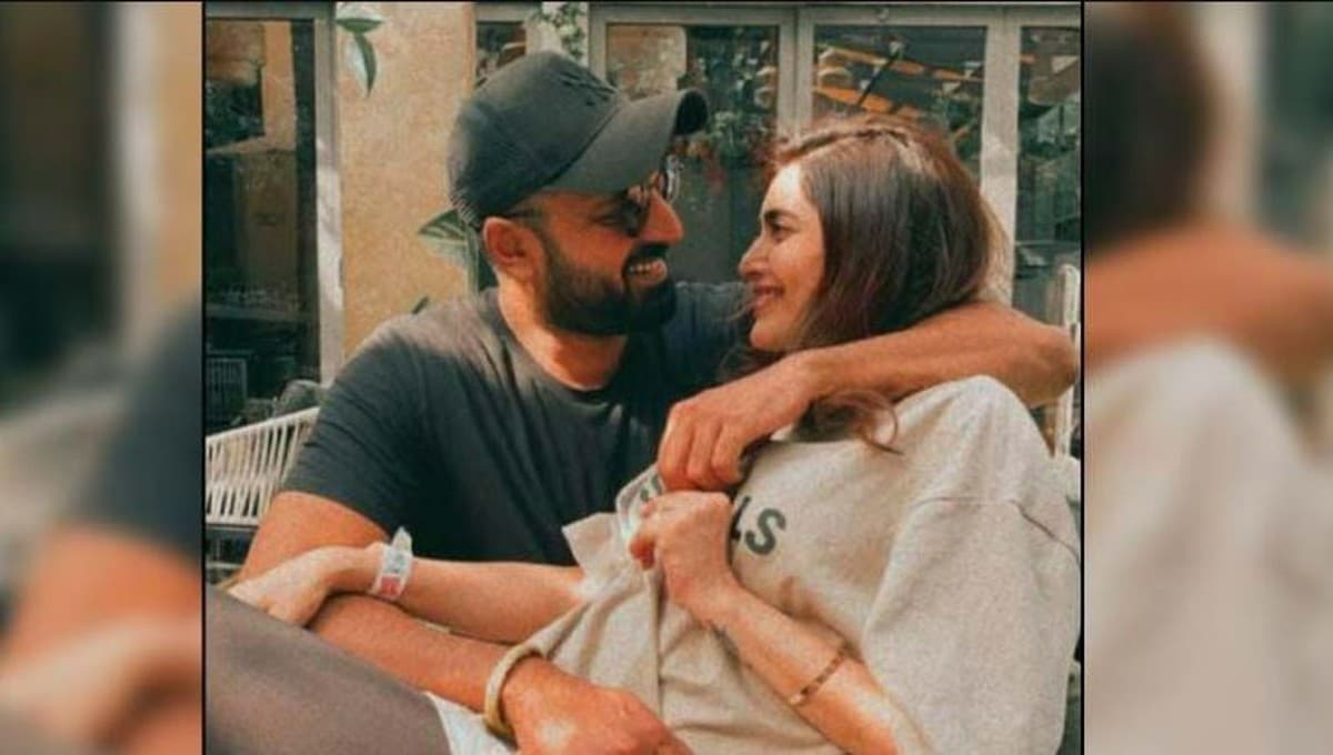 Karishma Tanna की लेटेस्ट तसवीर वायरल, शॉर्ट्स में बेहद ग्लैमरस दिखीं एक्ट्रेस, यूजर्स बोले मोहब्बत हो गई आपसे...