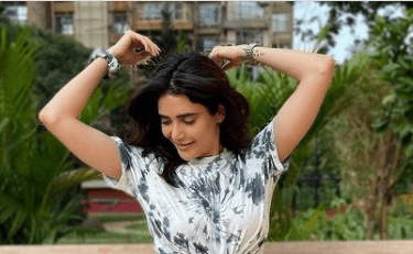 Karishma Tanna ने पार्क में बैठकर कराया ग्लैमरस फोटोशूट, फैंस ने कमेंट में लिखा पता नहीं ये फैशन कहां पहुंचेगा...