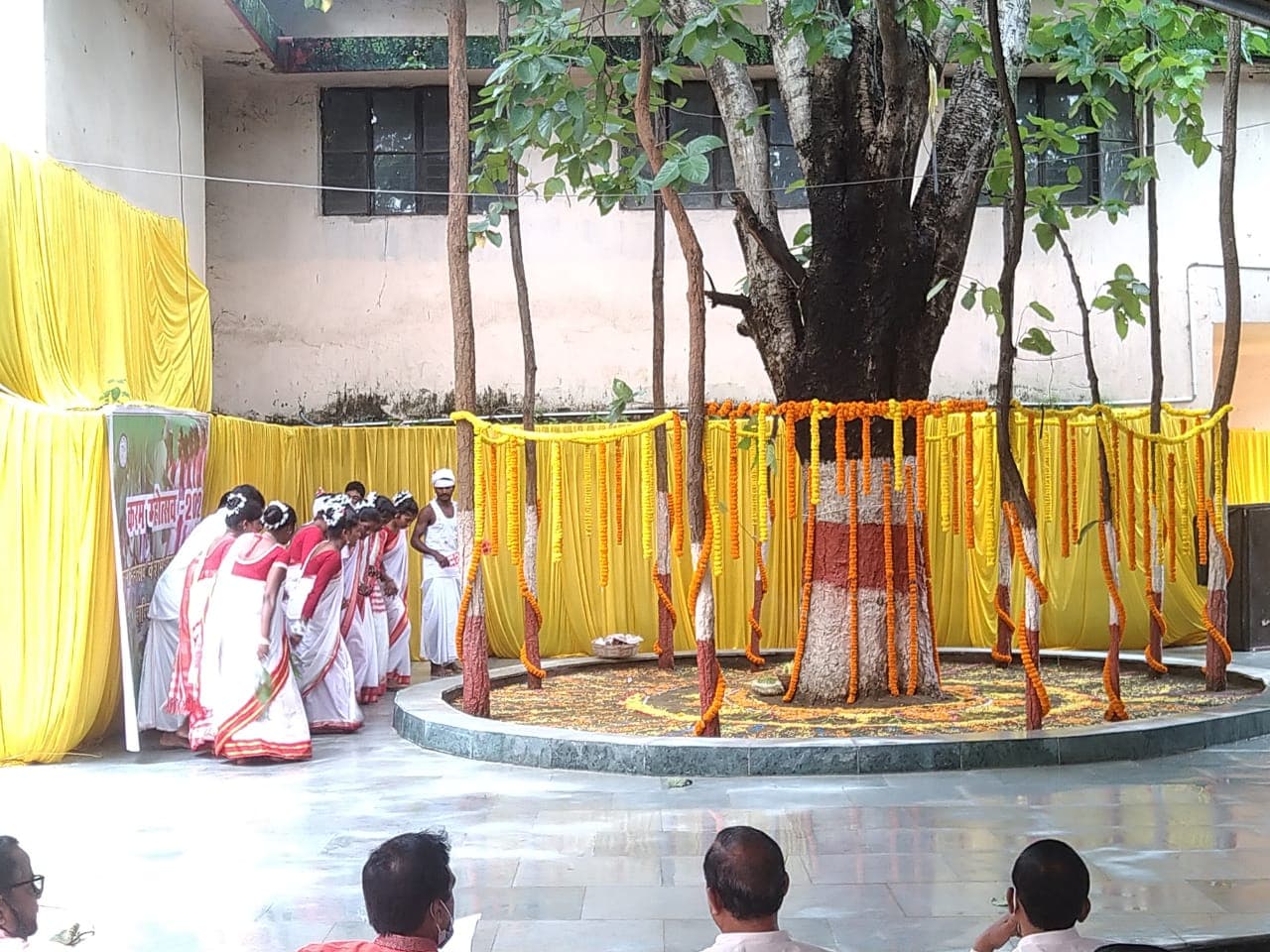 Exclusive: क्यों और कैसे मनाया जाता है करम पर्व ? जानें क्या कहते हैं सरना समाज के धर्मगुरू बंधन तिग्गा