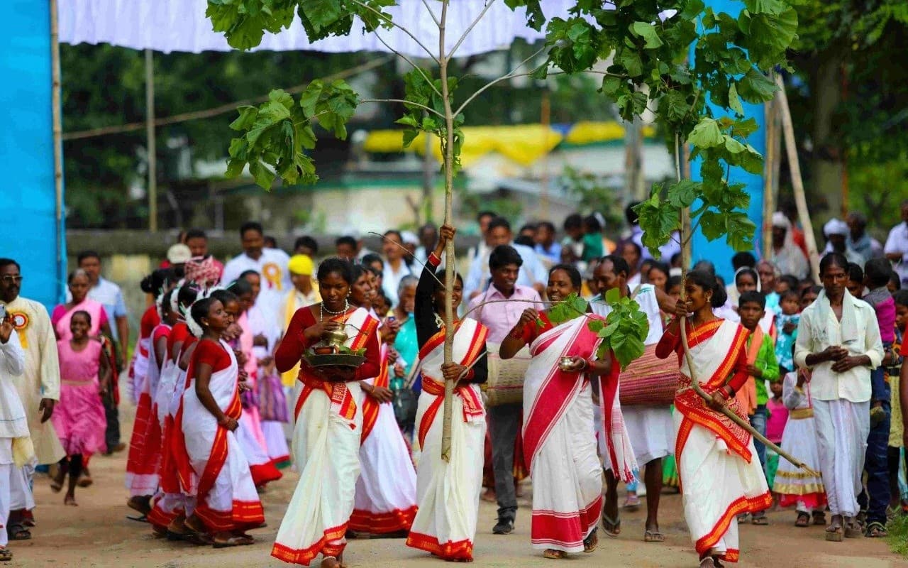 करमा पूजा की कहानी गांव की जुबानी, गर ऊपर डहर रहे, डहर ऊपर शहर रहे... इनमें सिंगापुर, लंदन की बात कह गए पुरखा