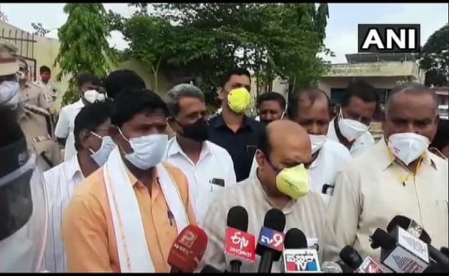 बीजेपी की पूर्व पार्षद रेखा कादिरेश की हत्या मामले में तीन गिरफ्तार, 14 दिन की पुलिस हिरासत में भेजे गए सभी आरोपी