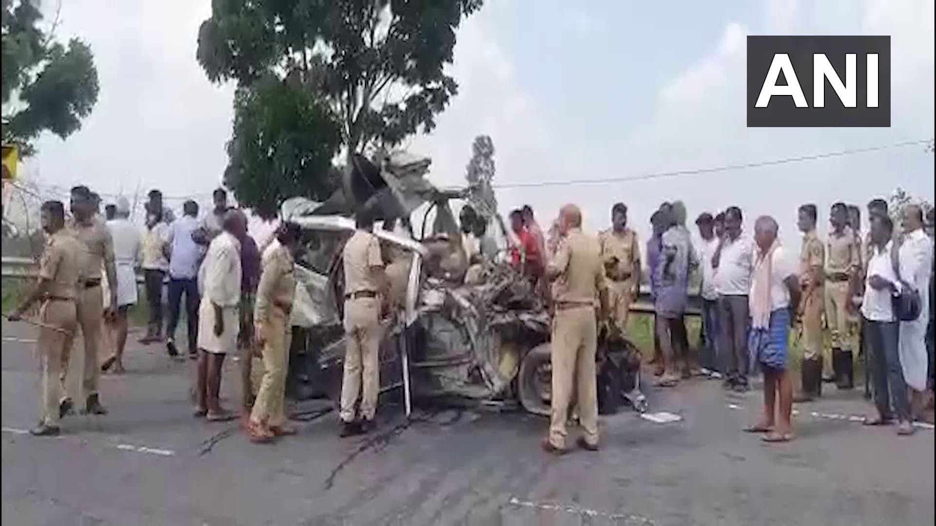 कर्नाटक: बस और कार की जोरदार टक्कर, दो बच्चों समेत 10 की मौत, छुट्टियां मनाकर लौट रहा था परिवार