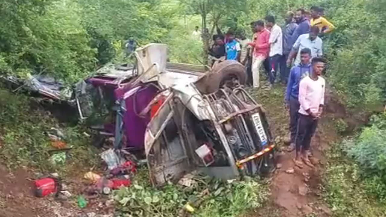 Karnataka Road Accident : कर्नाटक में वाहन के नाले में गिरने से 9 मजदूरों की मौत, 5-5 लाख मुआवजे की घोषणा