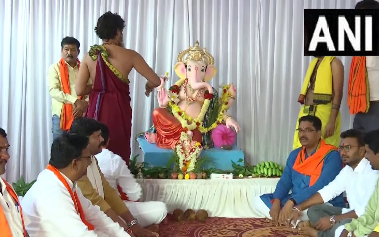 Idgah Maidan Issue : कर्नाटक के ईदगाह मैदान में गणेश प्रतिमा स्थापित, देर रात HC ने दी थी इजाजत