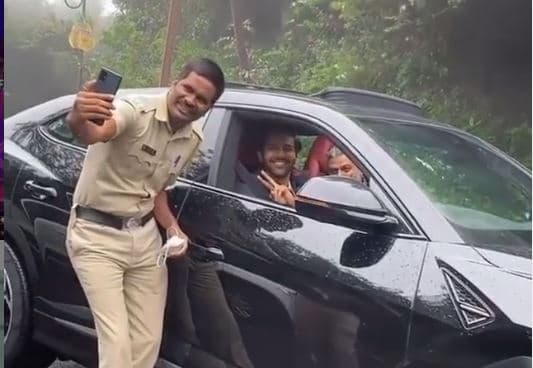 Kartik Aaryan पंचगनी में भटक गये रास्ता, पुलिसवालों से पूछा सब मेरे पीछे क्यों आ रहे हैं..VIDEO में देखें जवाब
