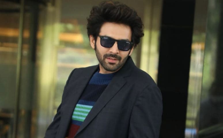 इस सुपरस्टार संग सेल्फी लेने के लिए घंटों बंगले के बाहर खड़े थे कार्तिक आर्यन, खुद किया खुलासा