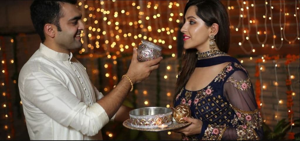 Karwa Chauth 16 Shringar: दुल्हन की तरह सजना-संवरना है जरूरी, जानें 16 श्रृंगार की खासियत, PHOTO
