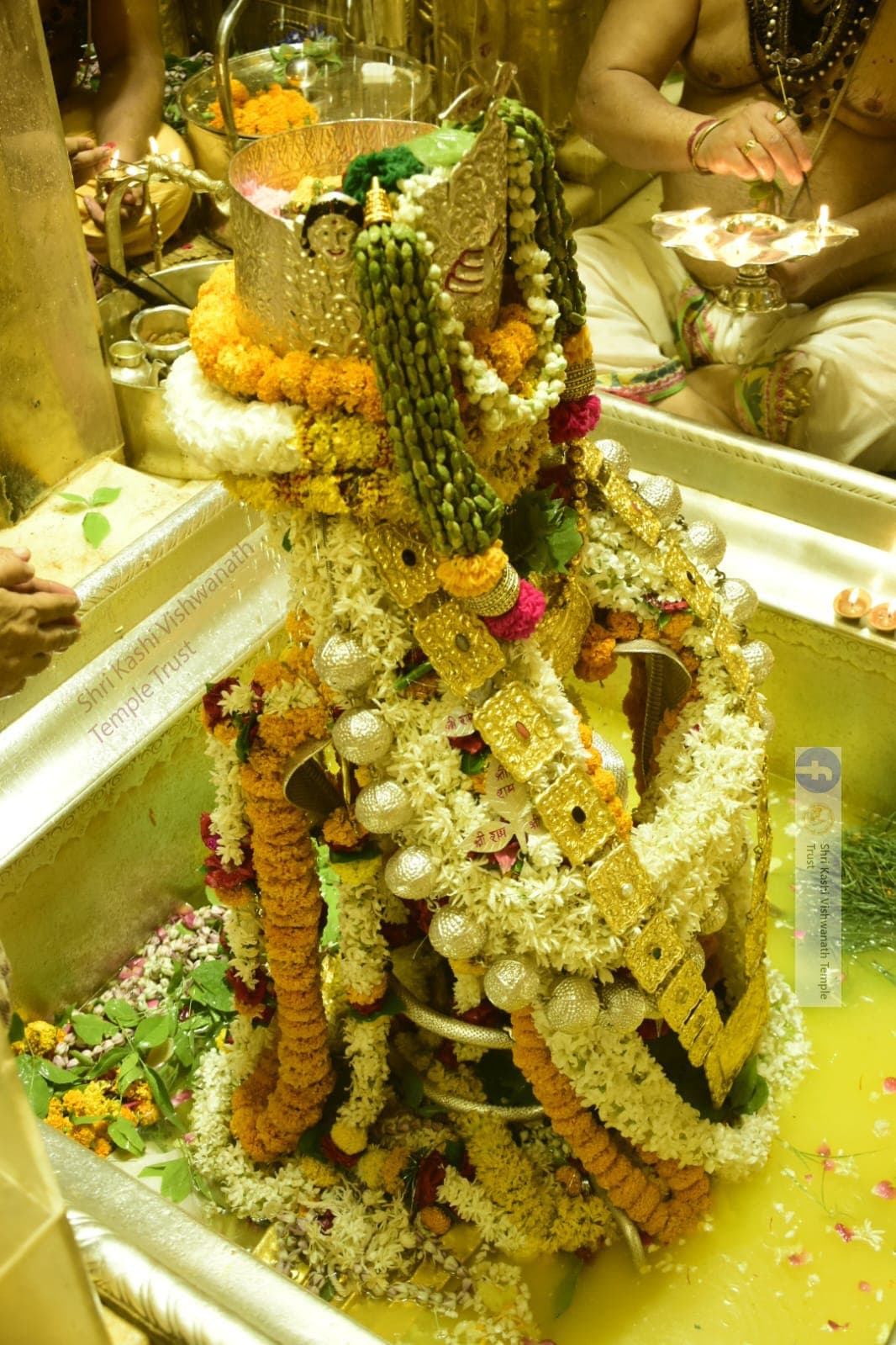 काशी विश्वनाथ की सावन में महंगी हुई मंगला आरती, रुद्राभिषेक का भी बढ़ा शुल्क, इन रूपों में होगा अद्भुत शृंगार