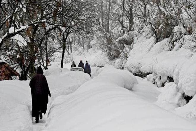 Weather Forecast Updates : दिल्ली समेत पूरे उत्तर भारत में कड़ाके की ठंड, कश्मीर में रिकार्ड तोड़ सर्दी, जानें अपने शहर का हाल