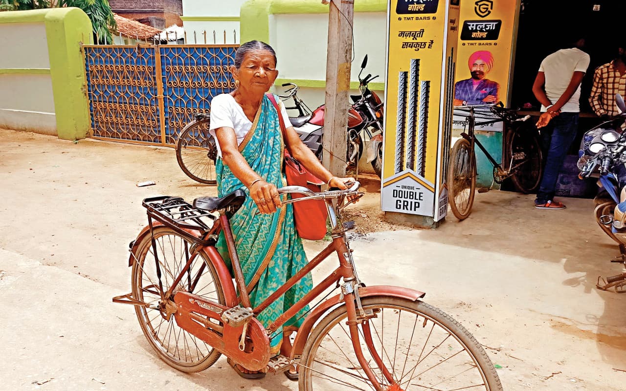 झारखंड : कसमार की सरस्वती सिंह बनीं बोकारो की ‘आयरन लेडी’, महिला हिंसा के खिलाफ लगातार उठाती रही हैं आवाज