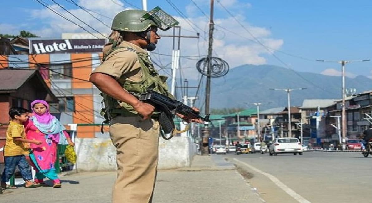 'अनुच्‍छेद 370 हटने से कश्मीरी खुश, परेशान है पाकिस्‍तान'