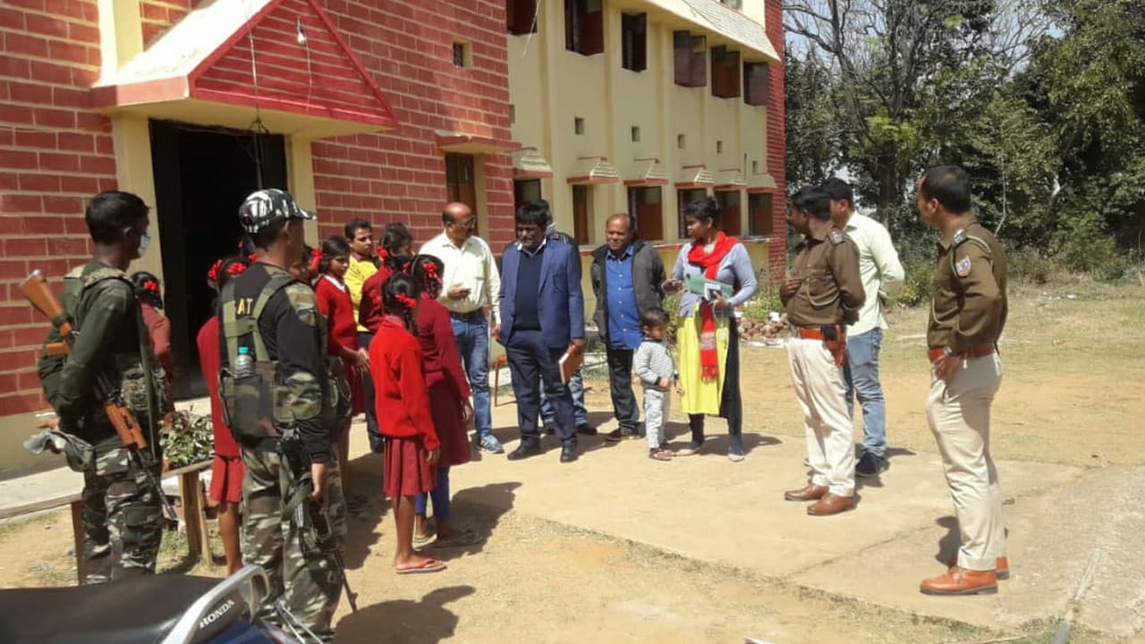 Jharkhand news: कस्तूरबा स्कूल गुमला की 28 छात्राएं फूड प्वाइजनिंग की शिकार, 7 बीमार, दो की स्थिति गंभीर