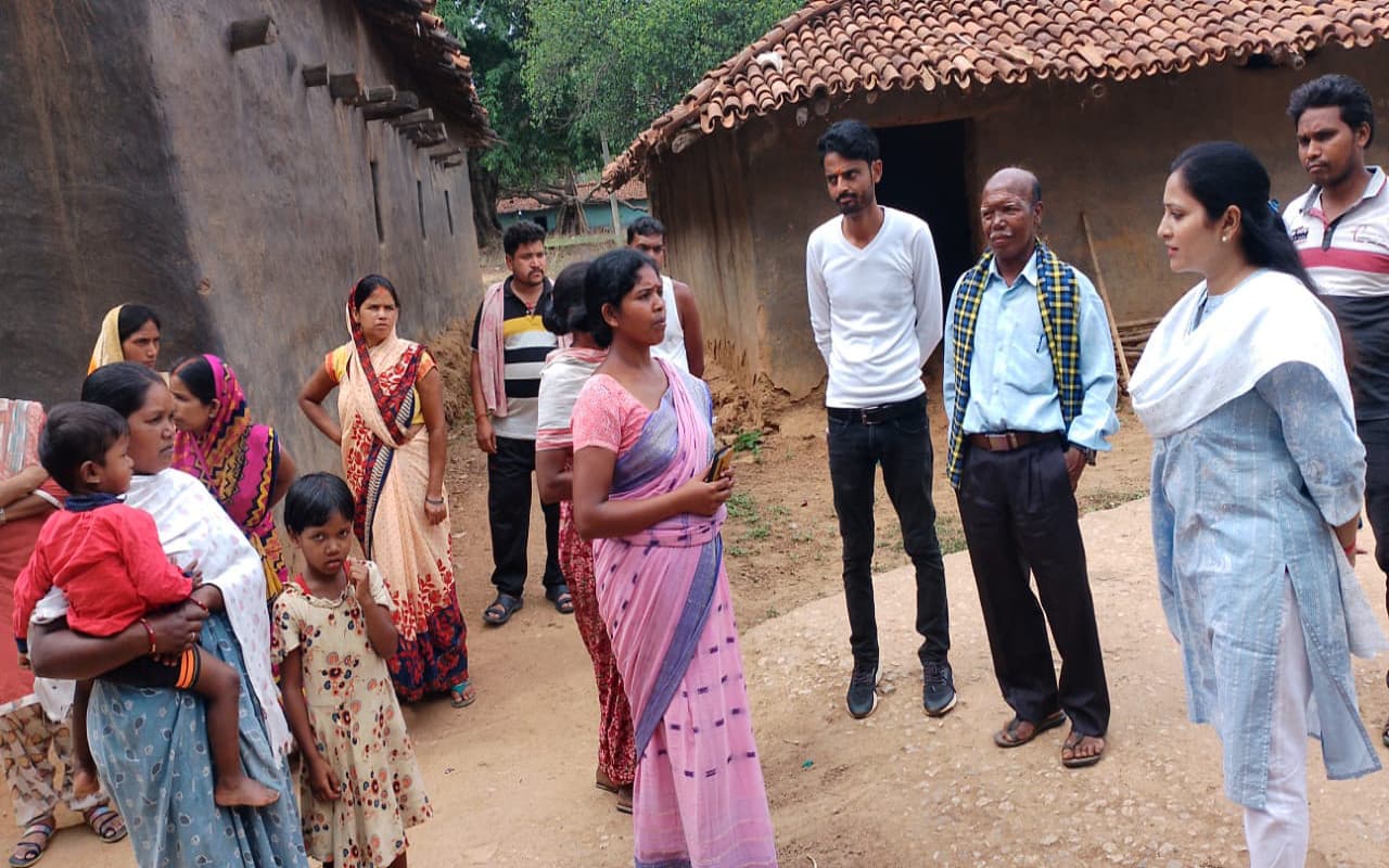 झारखंड : गुमला के जरडा गांव में सड़क हादसे के बाद दूल्हा और दुल्हन के गांव में मातम, कई बच्चे हुए अनाथ