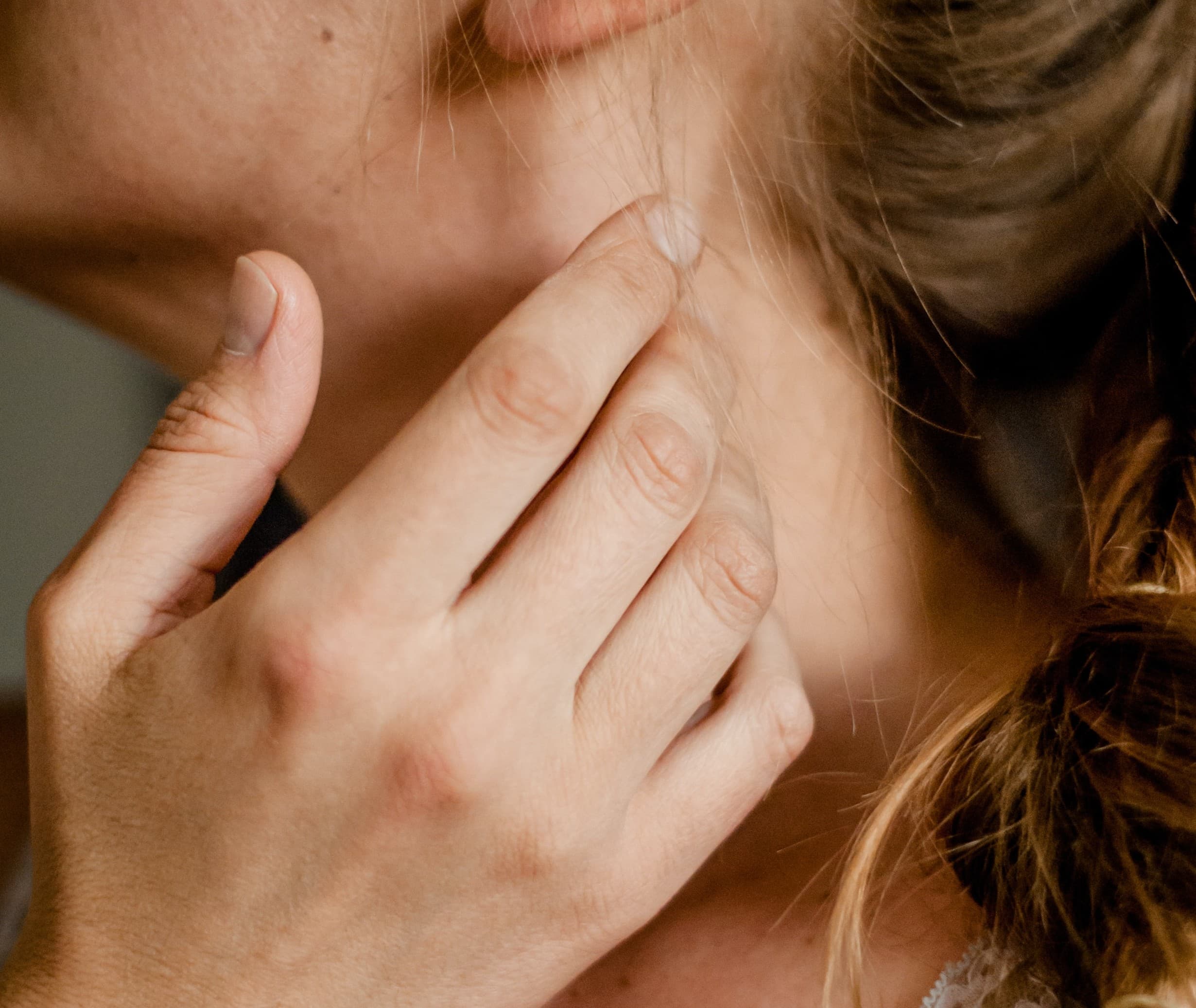 गर्दन पर क्या आपके भी है काले धब्बे? चेक करिए कहीं लिवर गड़बड़ तो नहीं