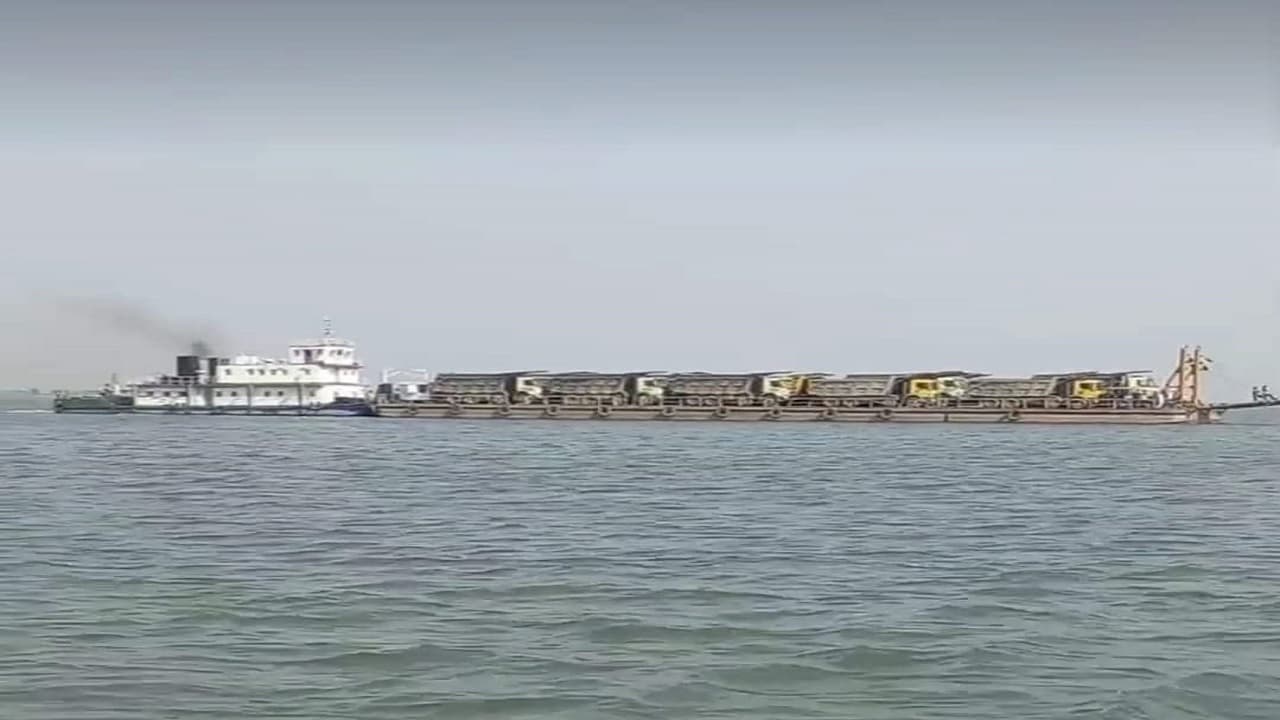 मालवाहक जहाज हादसा: NDRF के सर्च ऑपरेशन में गंगा नदी से निकाले गये दो शव, हादसे की जांच में जुटे अधिकारी