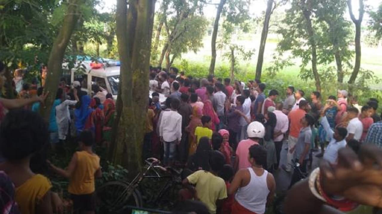 Bihar: छेड़ने पर विक्षिप्त ने बच्चे को उठाकर पटका, लोग समझ बैठे बच्चा चोर, जमकर की पिटाई, ऐसे बची जान...