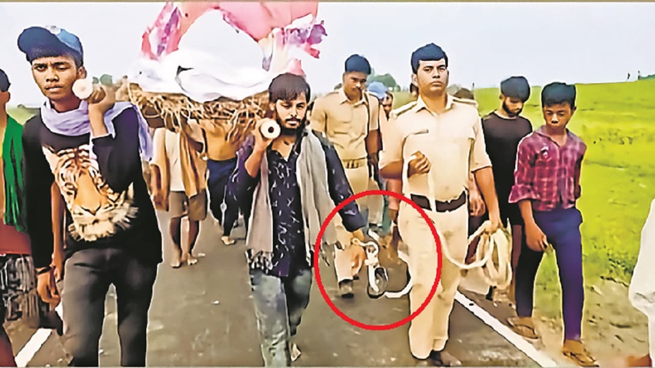 Bihar News: बेटा गया जेल तो सदमे में मां की हार्ट अटैक से मौत, खबर सुनकर गर्भवती पत्नी की भी गयी जान