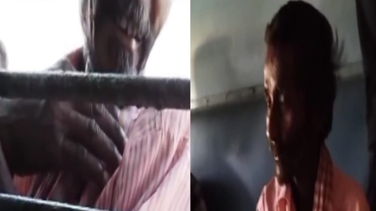 VIDEO: 'चाचाजी छोड़िएगा मत..' ट्रेन की खिड़की से लटका रहा बुजुर्ग, अंदर बैठे यात्रियों ने किया कमाल का काम..