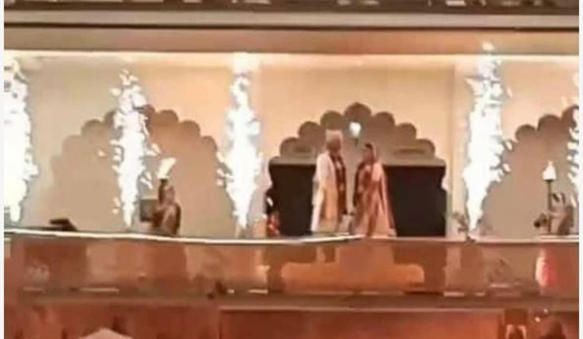Leak हो गया कैटरीना कैफ और विक्की कौशल की शादी का वीडियो, देखिए वेडिंग ड्रेस में कैसी दिख रही जोड़ी