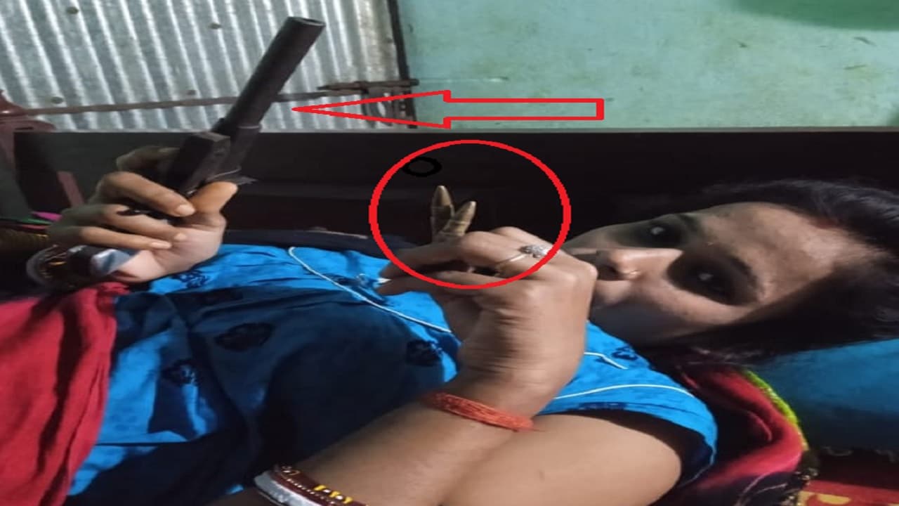 बिहार: 'कट्टा रानी' को ढूंढने में जुटी जमुई पुलिस, 
तमंचा व गोली दिखाते महिला की वायरल फोटो चर्चे में