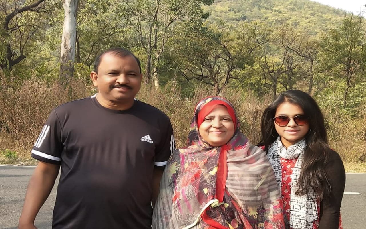 FIFA World Cup 2022: पूर्व फुटबॉलर कौसर ने मैच देखने के लिए खरीदा चार लाख का टिकट, परिवार संग कतर रवाना