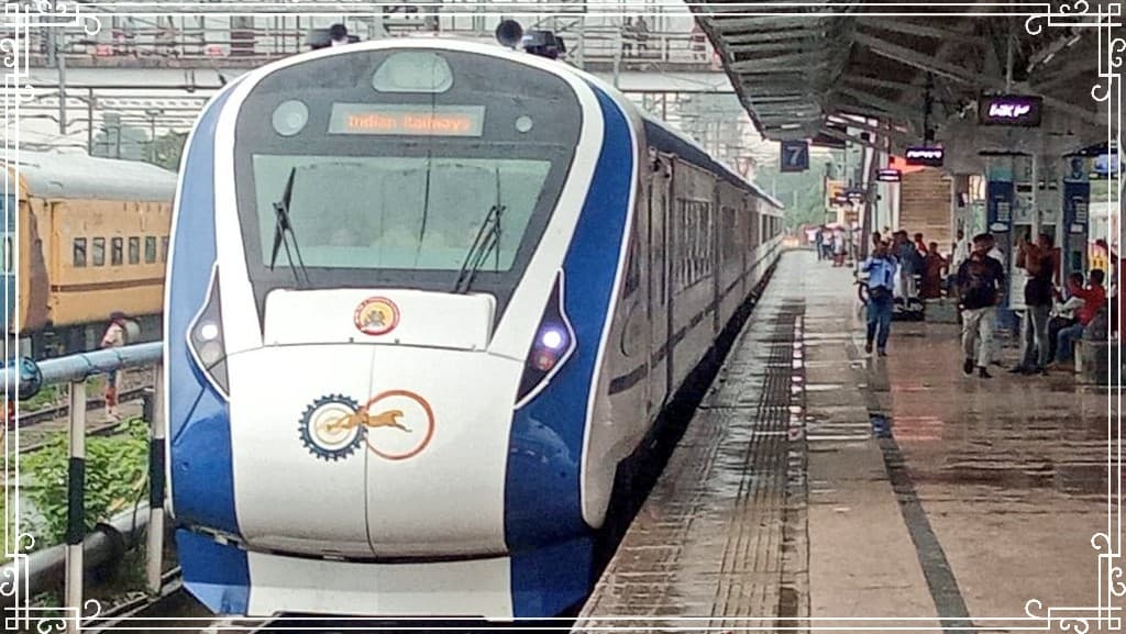 Vande Bharat Express: ट्रेन का स्टेशन पर खड़ा रहना हुआ मुहाल, यूट्यूबर्स-रील्स बनाने वालों से त्रस्त हुआ रेलवे