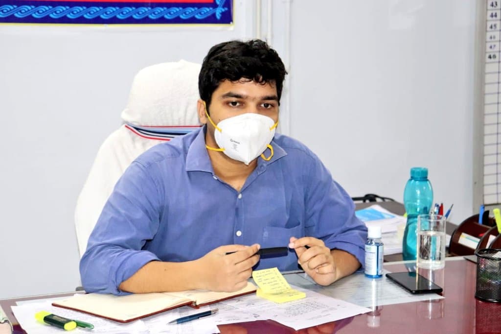 koderma news : कम पेट्रोल बेचने पर होगी कार्रवाई, बिना मास्क व हेलमेट पहने लोगों को नहीं मिलेगा पेट्रोल
