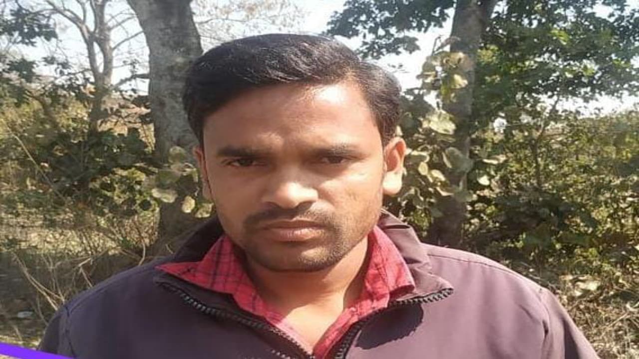 घूस लेते पंचायत सेवक केदार साव को ACB ने किया गिरफ्तार, पीएम आवास योजना में लाभुक से मांगे थे पैसे