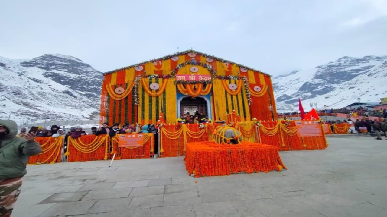 Char Dham Yatra 2025 : फूलों से सजा केदारनाथ मंदिर, 2 मई को खुलेंगे कपाट