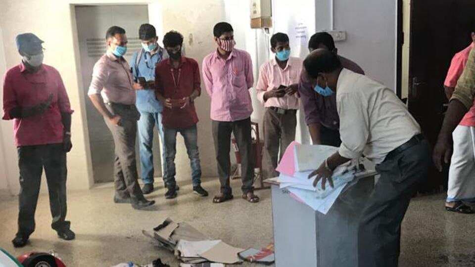 Gold Smuggling Case: केरल सचिवालय में लगी आग, गोल्ड स्मगलिंग केस की फाइल को साजिश के तहत जलाने का लगा आरोप