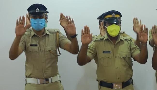 कोरोना से बचाने के लिए केरल पुलिस ने कुछ इस अंदाज में लोगों को किया जागरुक, वीडियो हुआ वायरल