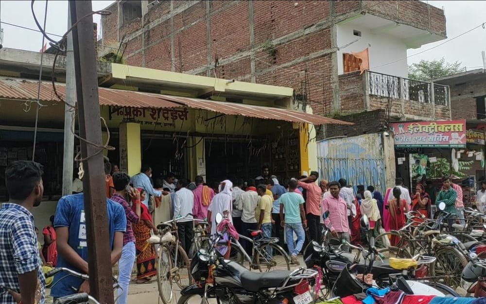 Jharkhand में खाद की हो रही कालाबाजारी ! खाद की किल्लत से किसानों में आक्रोश, BJP नेता ने दी ये चेतावनी